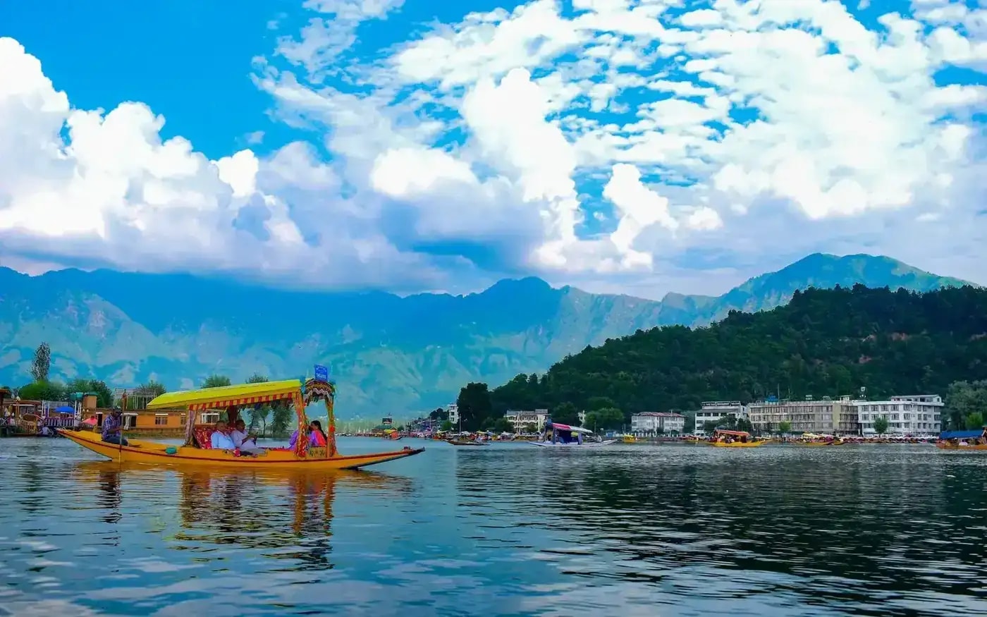 Kashmir tour packages — Dal Lake, Gulmarg, Pahalgam