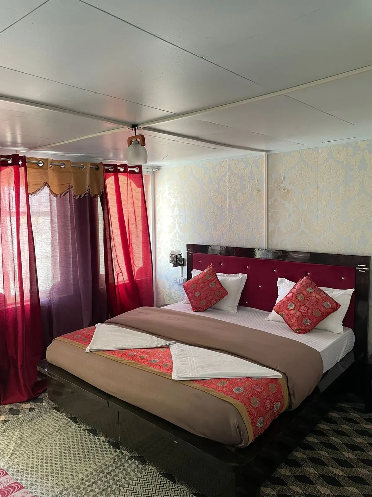 Pangong Delight Camps & Cottages — Inside the cottage