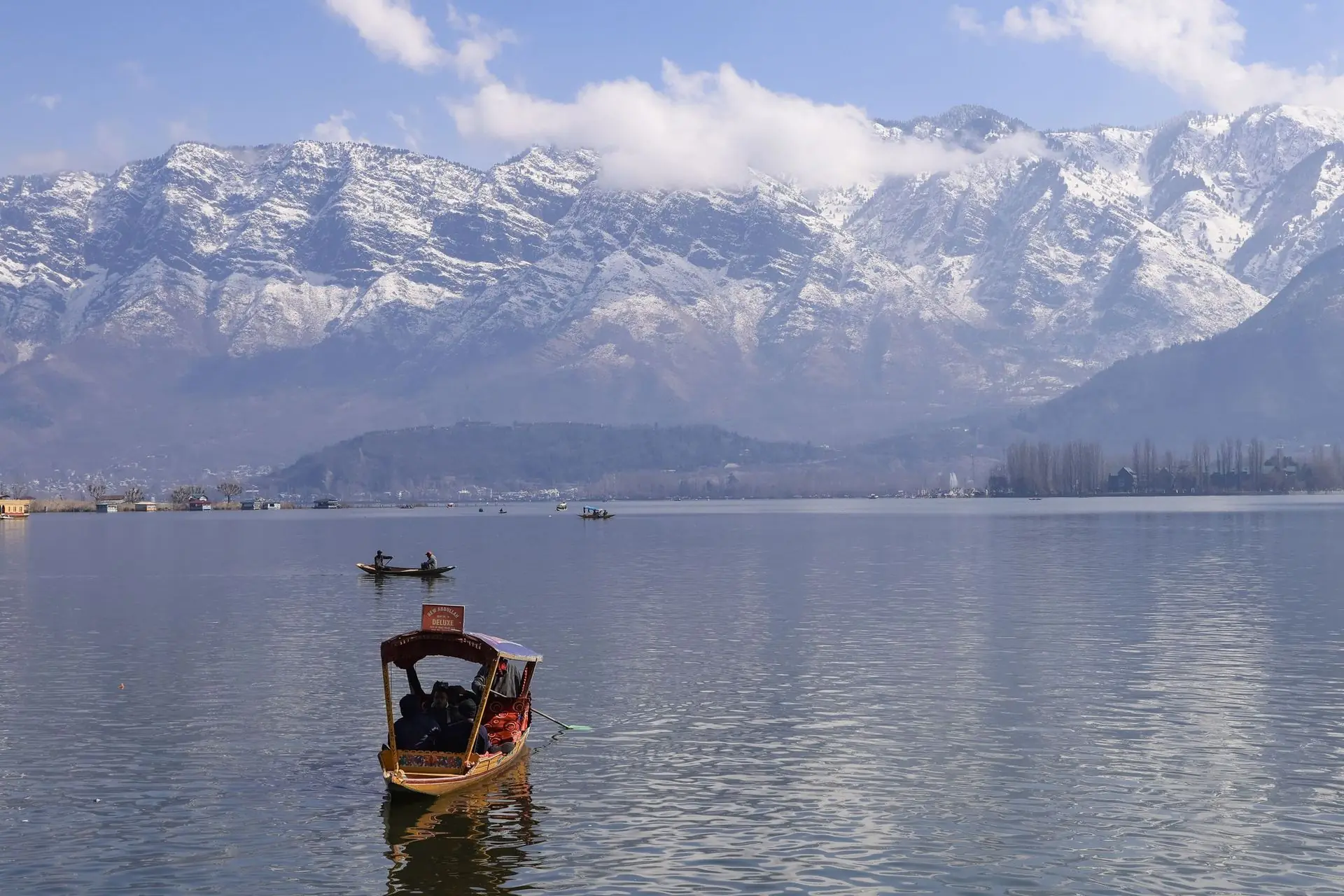 Kashmir tour packages — Dal Lake, Gulmarg, Pahalgam