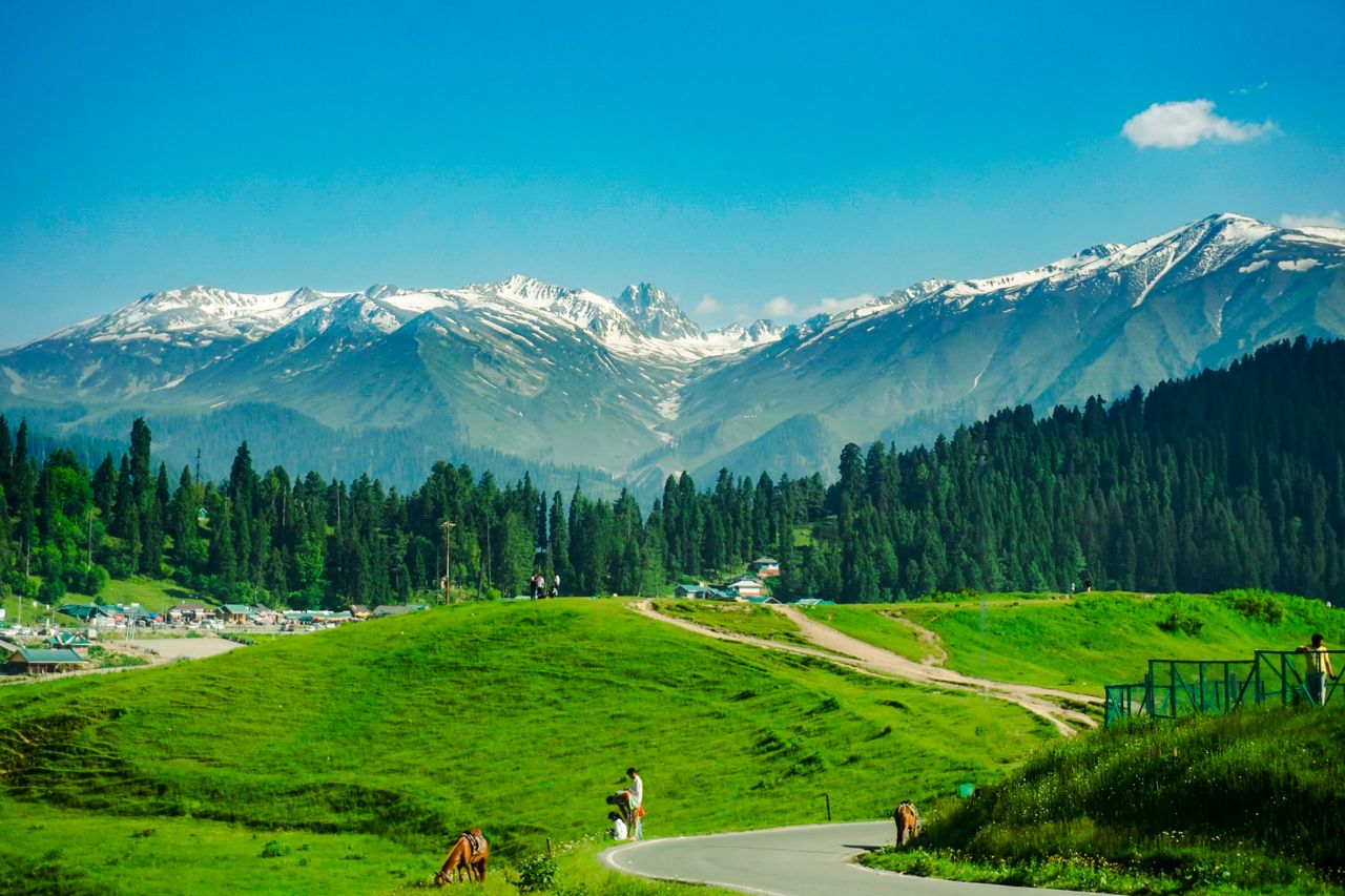 Kashmir Scenic Escape